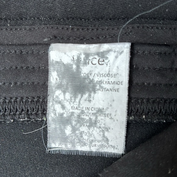 VINCE black pants with detail. Size 4 - Picture 7 of 7